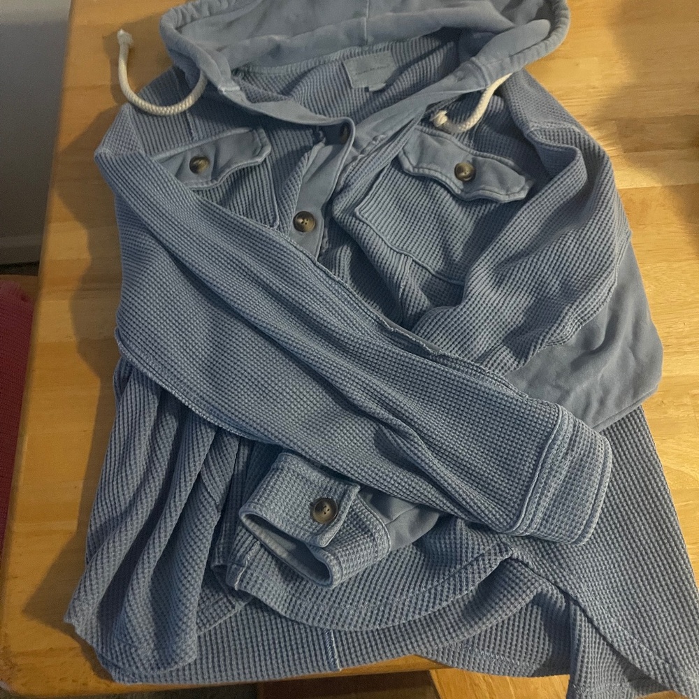 American Eagle waffle buttonup
